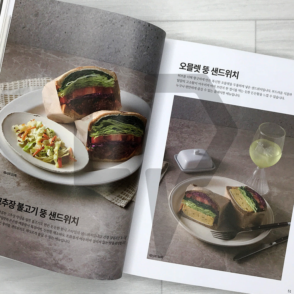 Arimi's Best-Selling Sandwiches 아리미의 베스트셀러 샌드위치: Thick Sliced-Bread, Bagel, Baguette, Wrap, Oven-Baked, and Panini Recipes