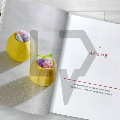 Bite-Sized Wagashi for All Seasons: 48 Seasonal Japanese Confections from Korea’s Top Atelier 사계절 한입 화과자